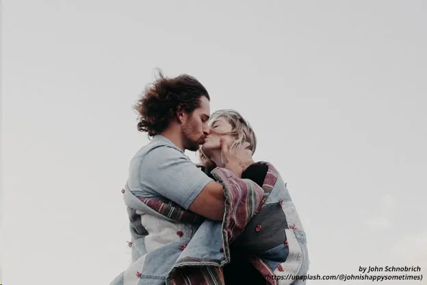 divorce-causes-2 divorce causes kissing couple